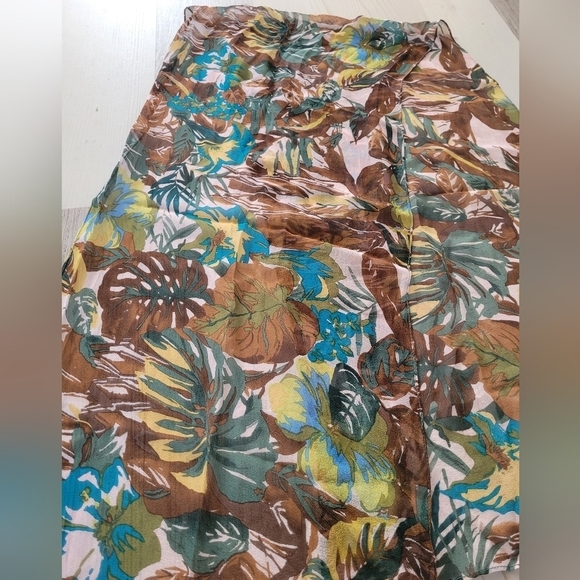 Tropical Leaf Print Elegant Soft Luxurious 100% Silk Scarf Vibrant - Picture 3 of 9